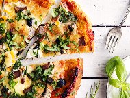 Рецепта Вегетарианска пица с гъби, маслини, сирене моцарела и яйца (без месо)